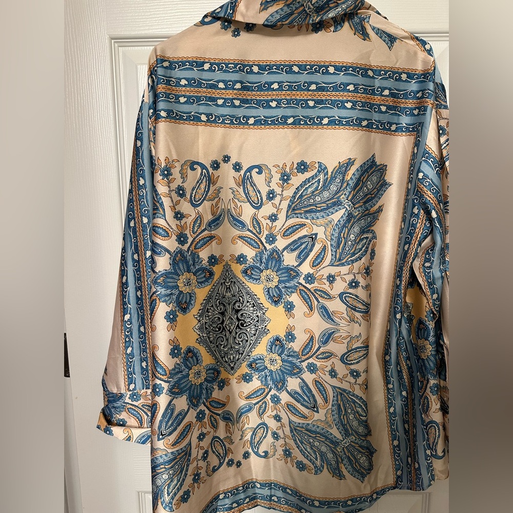 Unique 70’s style paisley shirt. - Picture 2 of 2